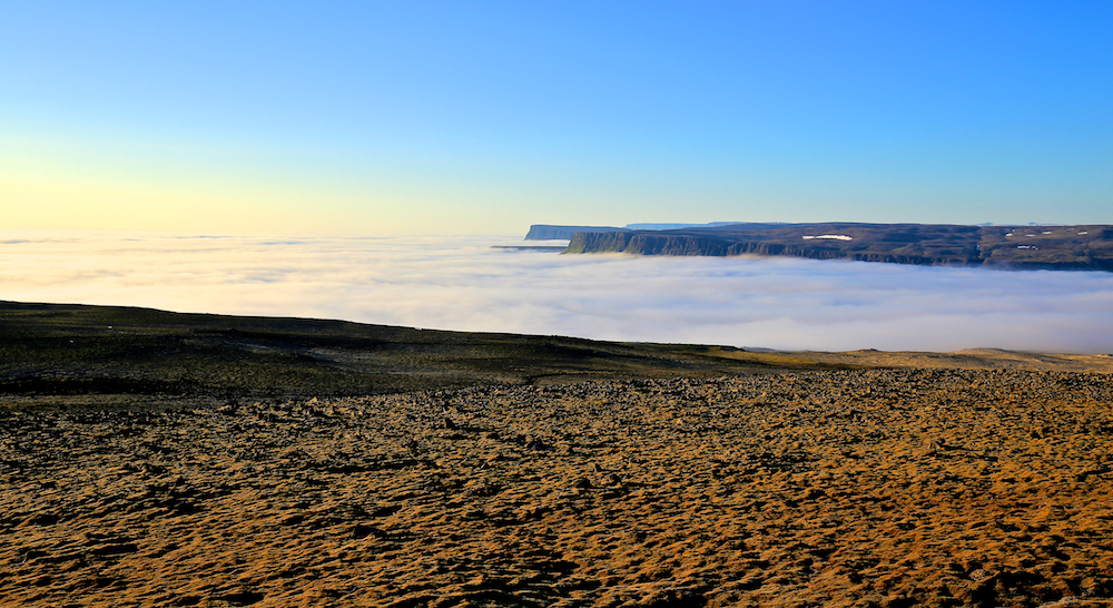 Mon petit dictionnaire illustré de l’Islande : Lettre B, des baleines au Brú milli heimsálfa